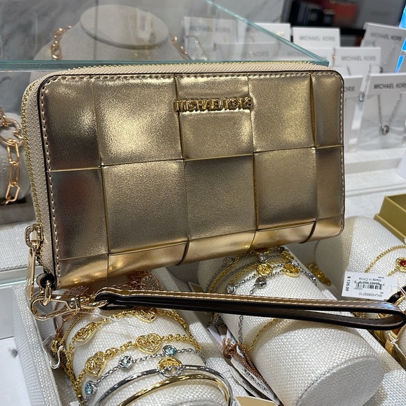 Michael Kors Large Metallic Smartphone Wristlet Wallet 
Pale Gold 
NWT - Picture 2 of 16